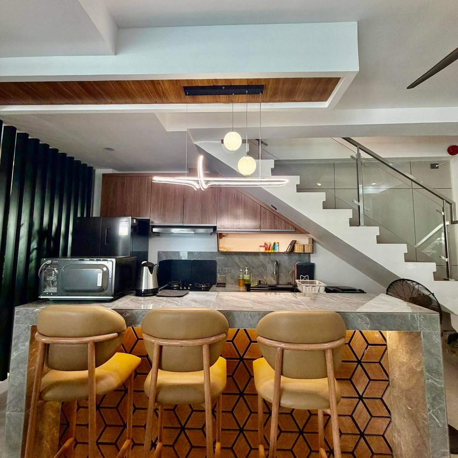 Modern kitchen with breakfast bar seating